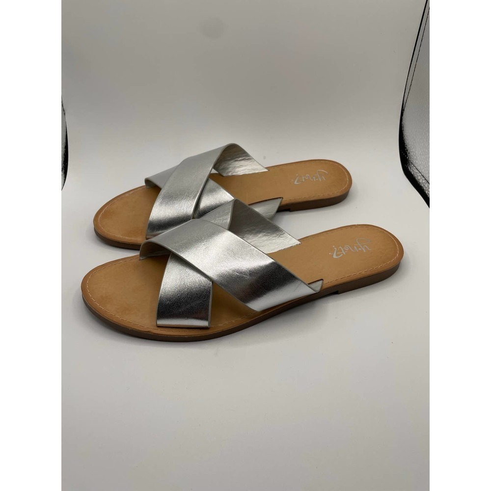 📩🛍️🛍️2 for $10🎀🛍️Y.not? Women Flat Blush Silver sandals Size 10